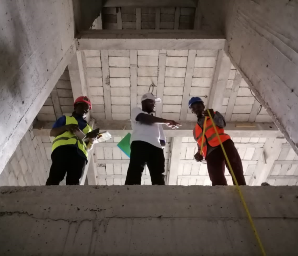 Etude, Fourniture et Installation d'un ascenseur de 6 places pour un Immeuble de R+8 Sous-sol à Douala
