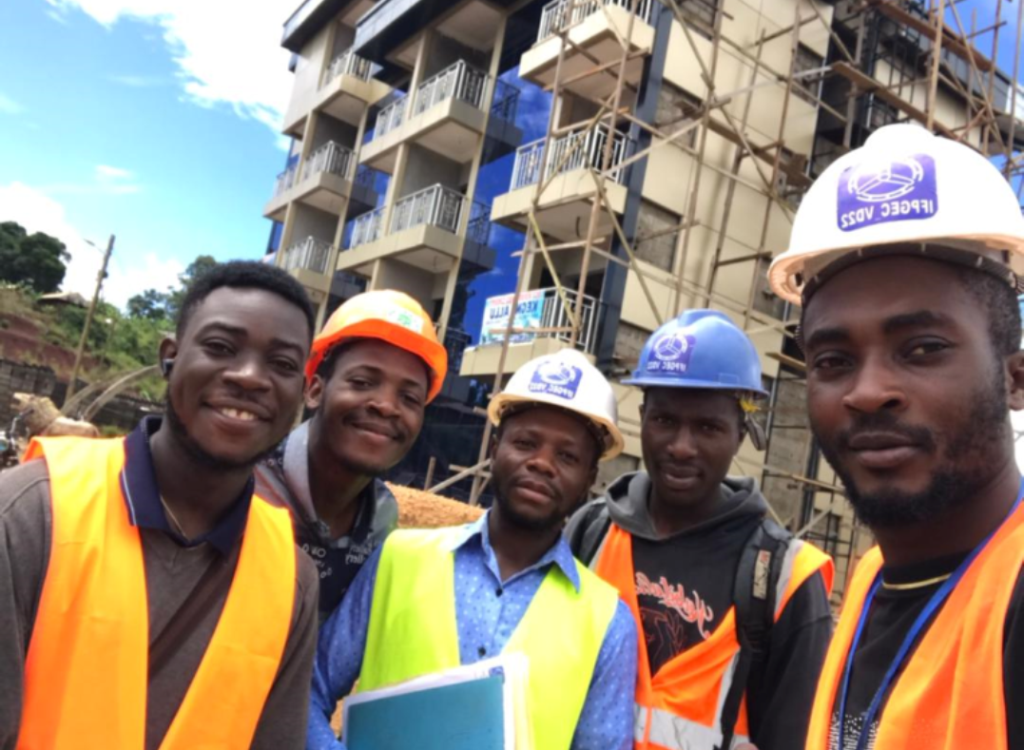 Etude, Conception, Fabrication Locale et Installation d'un Ascenseur PANORAMIQUE pour l'Immeuble de Dr BK, à Bandjoun, Ouest Cameroun